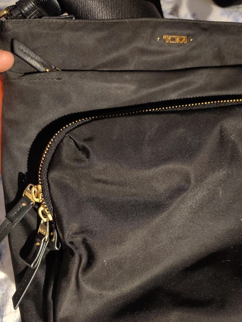 Tumi Vinyl Black Crossbody Bag - Casual Everyday Shoulder Bag With Gold Hardware